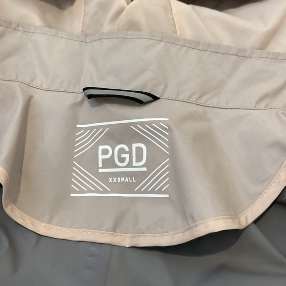 Lightweight waterproof PGD (plenty brand) rain coat. Worn for one season. - Picture 2 of 7
